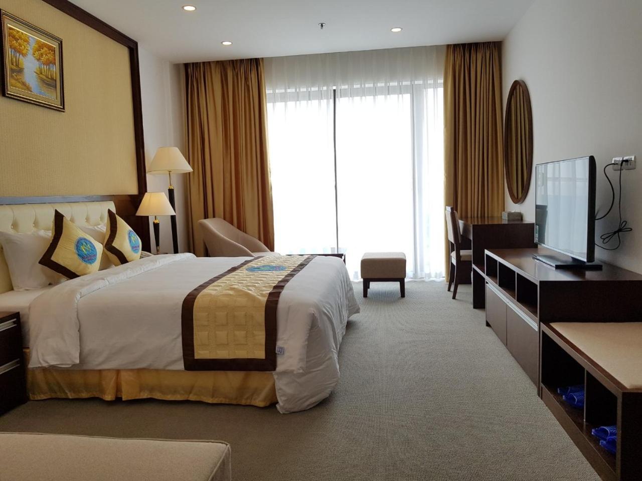 Relax Ha Long Hotel Bagian luar foto