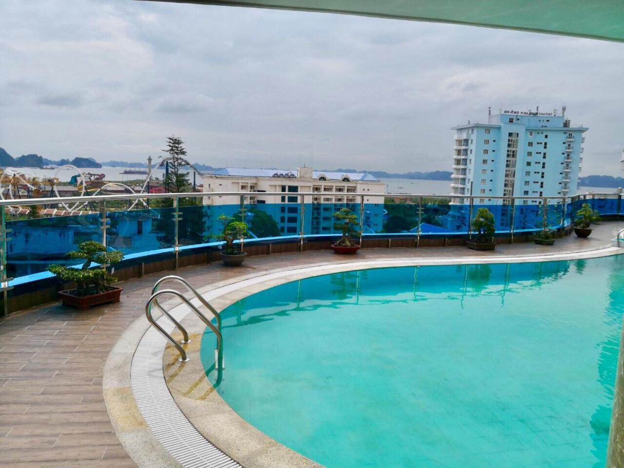 Relax Ha Long Hotel Bagian luar foto