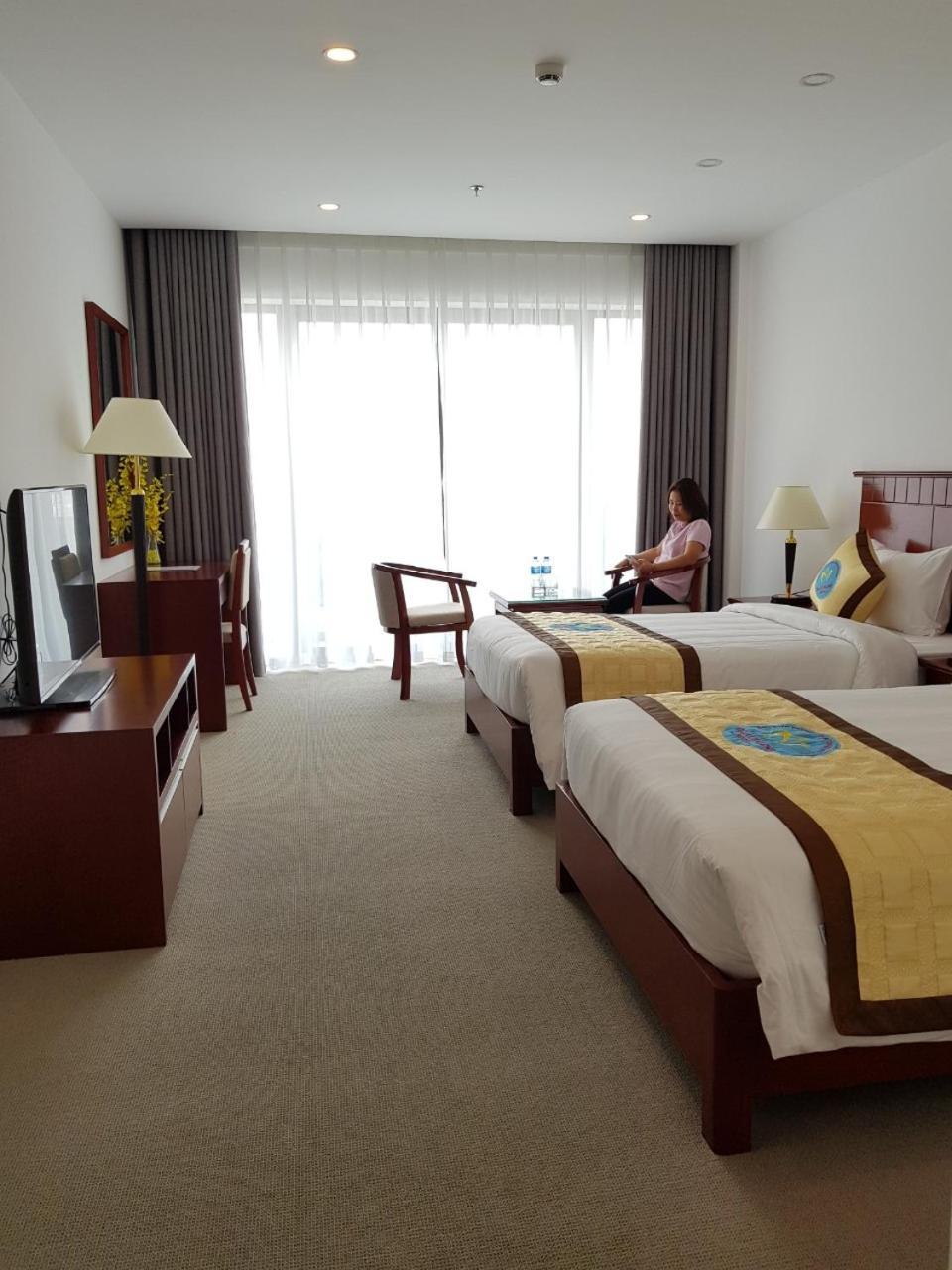 Relax Ha Long Hotel Bagian luar foto